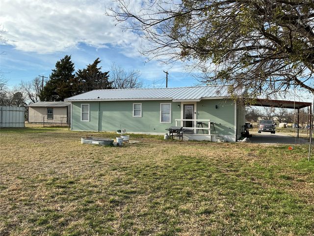 1502 E Highland Avenue, Comanche, TX 76442