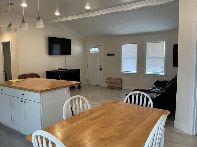 1502 E Highland Avenue, Comanche, TX 76442