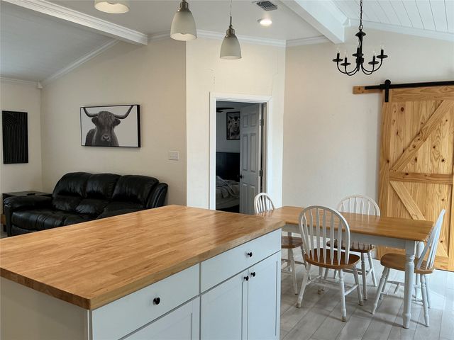 1502 E Highland Avenue, Comanche, TX 76442