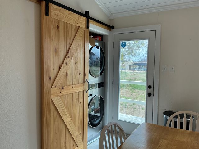 1502 E Highland Avenue, Comanche, TX 76442