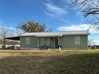 1502 E Highland Avenue, Comanche, TX 76442