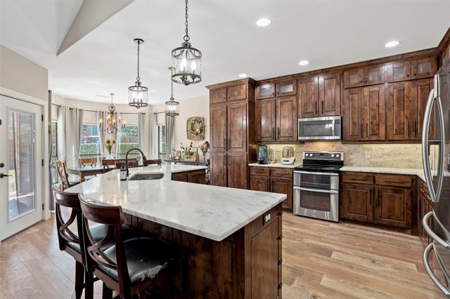 510 Woodland Park DR, Marble Falls, TX 78654