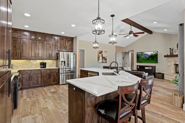 510 Woodland Park DR, Marble Falls, TX 78654