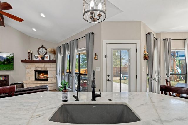 510 Woodland Park DR, Marble Falls, TX 78654