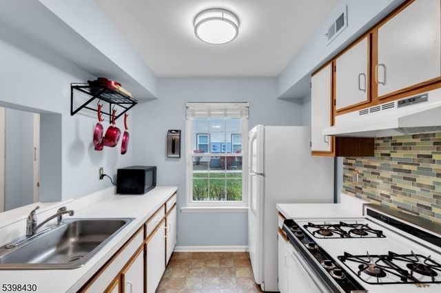 1703 Commons At Kingswood Dr, East Brunswick Twp., NJ 08816