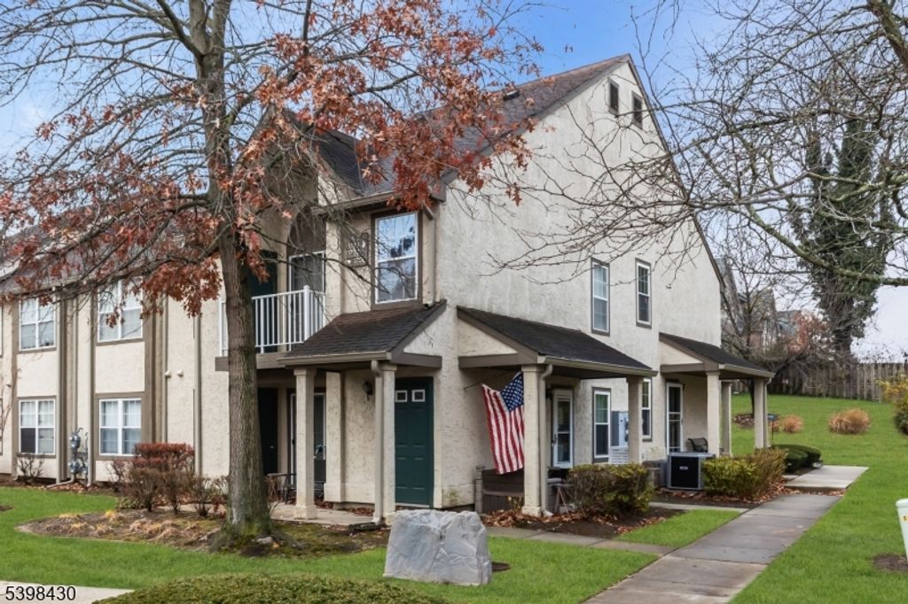 1703 Commons At Kingswood Dr, East Brunswick Twp., NJ 08816