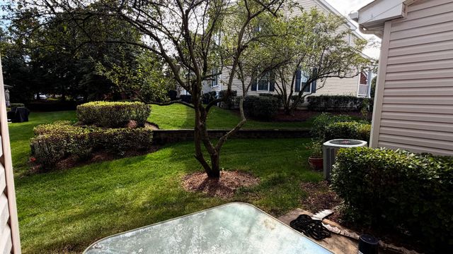 7 Blue Stem Court, Streamwood, IL 60107