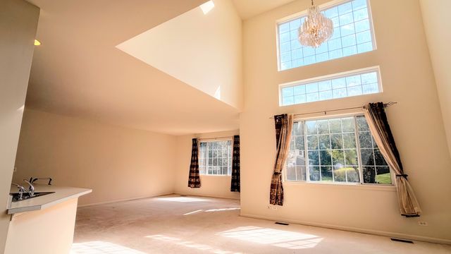 7 Blue Stem Court, Streamwood, IL 60107