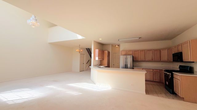 7 Blue Stem Court, Streamwood, IL 60107