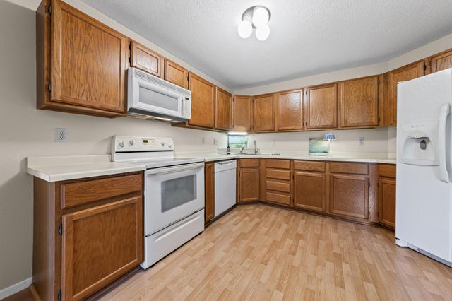 1560 Wheelock Lane 203, Saint Paul, MN 55117