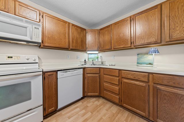 1560 Wheelock Lane 203, Saint Paul, MN 55117