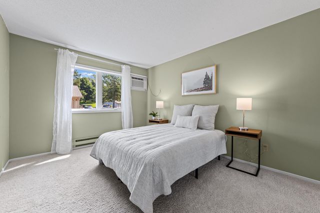 1560 Wheelock Lane 203, Saint Paul, MN 55117