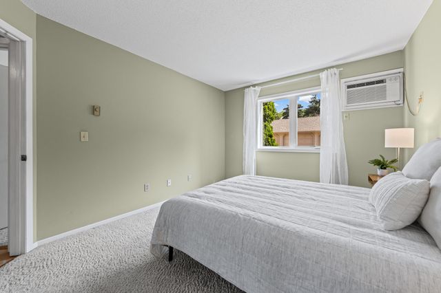 1560 Wheelock Lane 203, Saint Paul, MN 55117