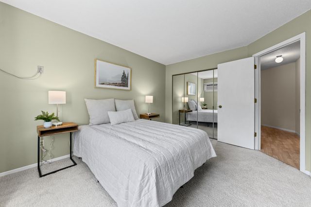 1560 Wheelock Lane 203, Saint Paul, MN 55117