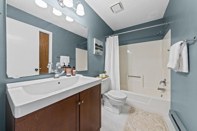 1560 Wheelock Lane 203, Saint Paul, MN 55117