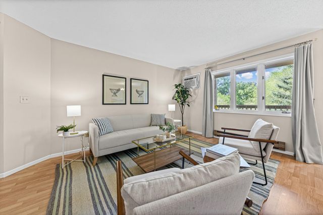 1560 Wheelock Lane 203, Saint Paul, MN 55117