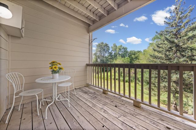 1560 Wheelock Lane 203, Saint Paul, MN 55117