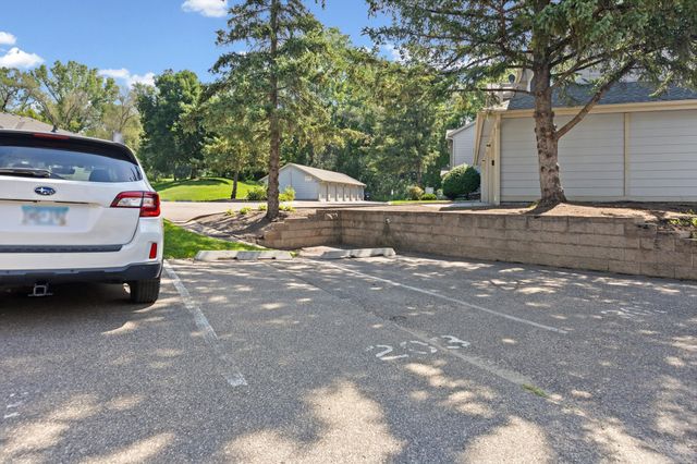 1560 Wheelock Lane 203, Saint Paul, MN 55117