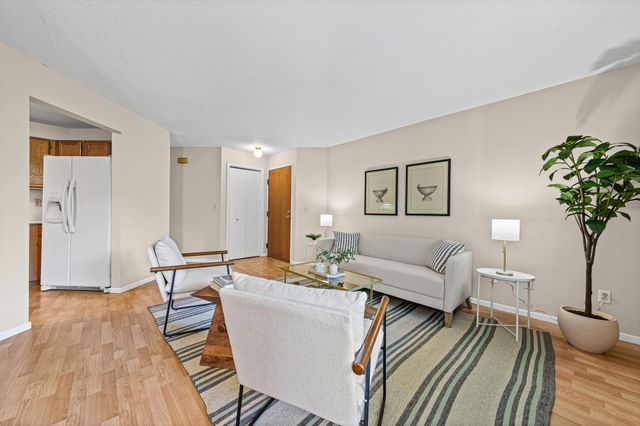 1560 Wheelock Lane 203, Saint Paul, MN 55117