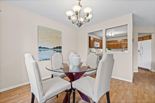 1560 Wheelock Lane 203, Saint Paul, MN 55117