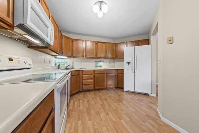1560 Wheelock Lane 203, Saint Paul, MN 55117