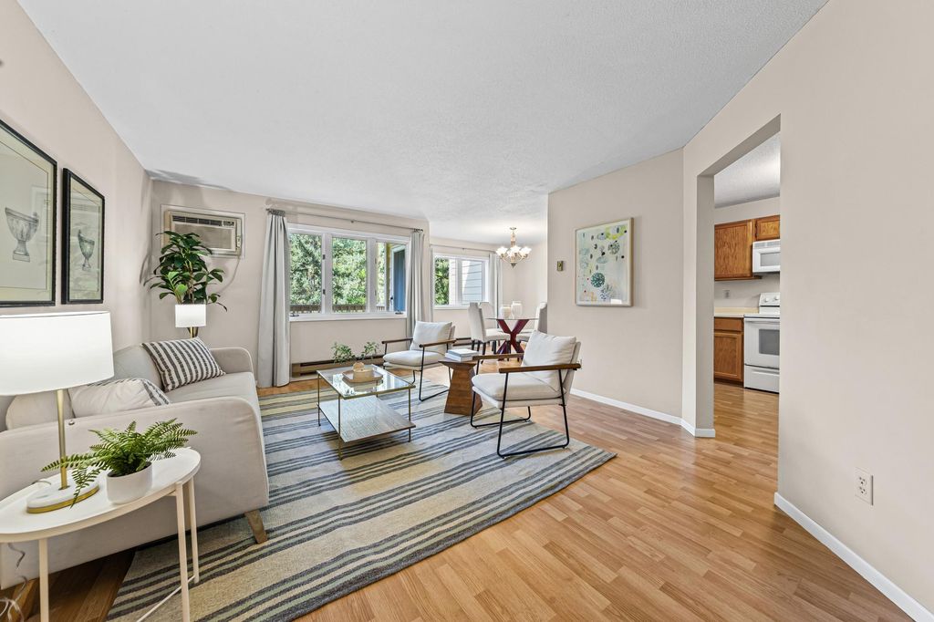 1560 Wheelock Lane 203, Saint Paul, MN 55117