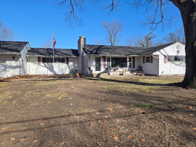 1950 Riverlane Drive, Lake Station, IN 46405