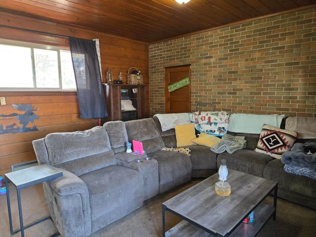 1950 Riverlane Drive, Lake Station, IN 46405