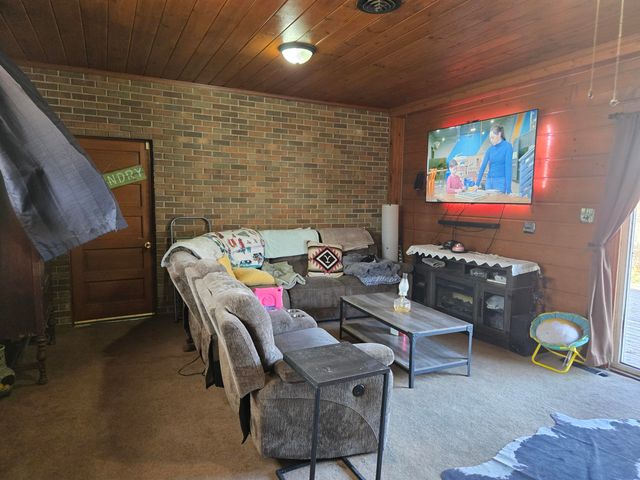 1950 Riverlane Drive, Lake Station, IN 46405