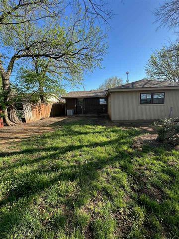 118 NE Angus, Lawton, OK 73507