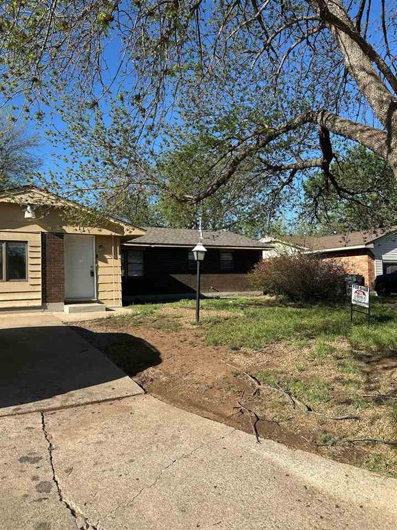 118 NE Angus, Lawton, OK 73507