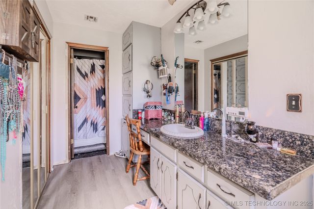 7079 Sweetgum Road, Kingston, OK 73439