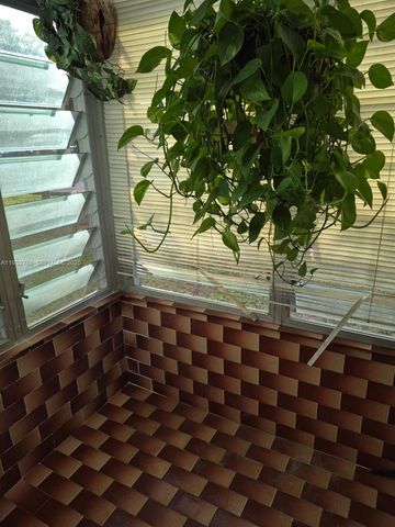 120 Royal Palm Rd 102, Hialeah Gardens, FL 33016