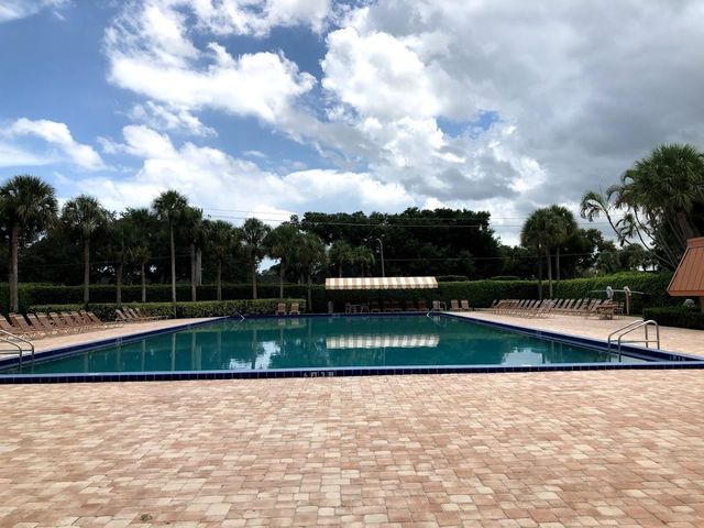 910 9th Way, West Palm Beach, FL 33407