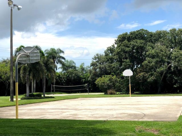 910 9th Way, West Palm Beach, FL 33407
