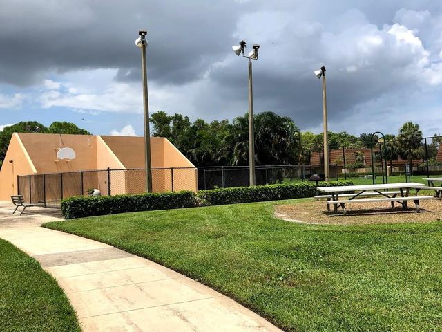 910 9th Way, West Palm Beach, FL 33407