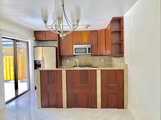 910 9th Way, West Palm Beach, FL 33407