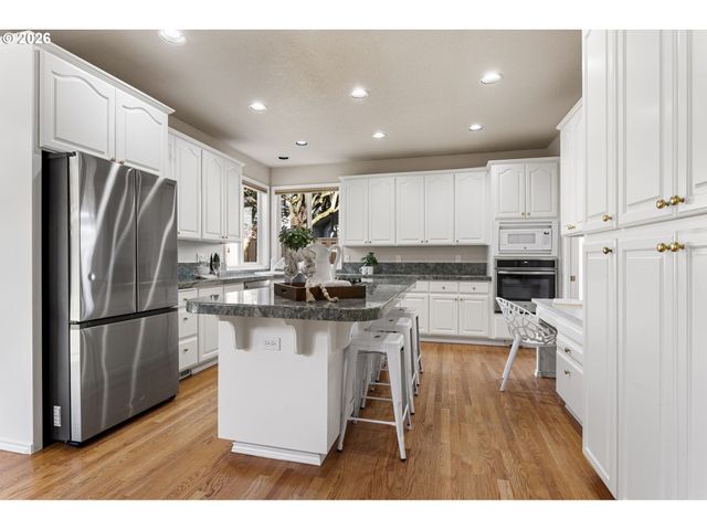 14361 Nw EAGLERIDGE Ln, Portland, OR 97229