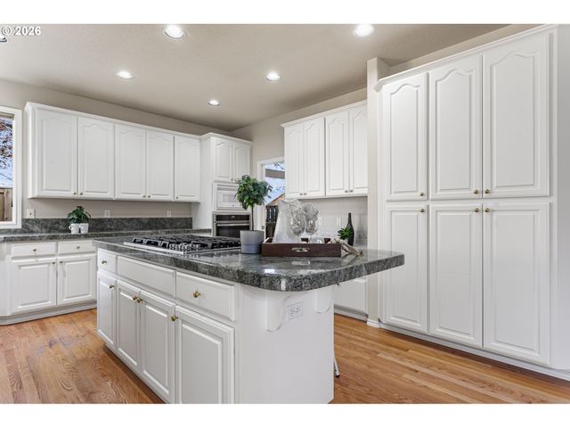 14361 Nw EAGLERIDGE Ln, Portland, OR 97229