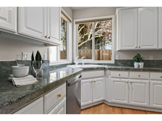 14361 Nw EAGLERIDGE Ln, Portland, OR 97229