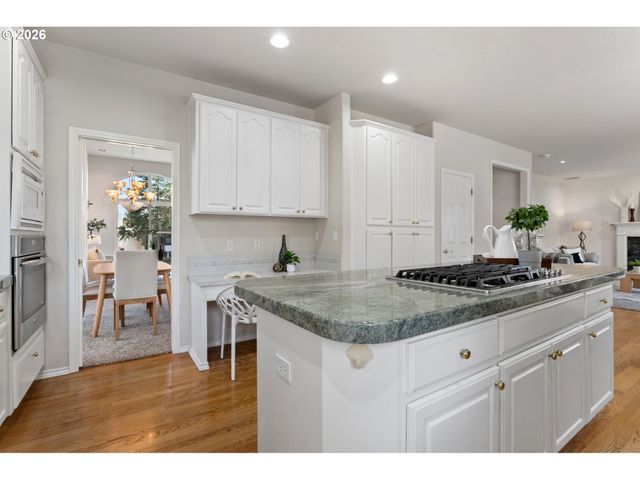 14361 Nw EAGLERIDGE Ln, Portland, OR 97229