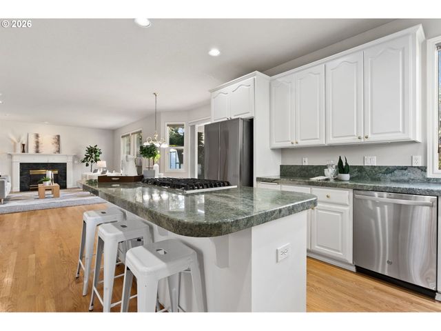 14361 Nw EAGLERIDGE Ln, Portland, OR 97229