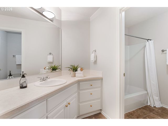 14361 Nw EAGLERIDGE Ln, Portland, OR 97229