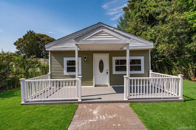 125 Sunset Avenue, Selden, NY 11784