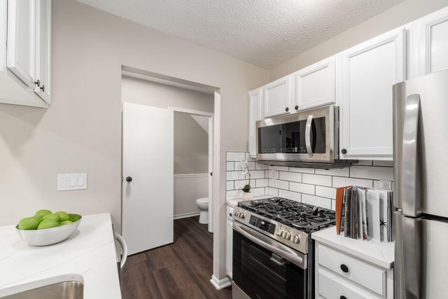 4644 Hobson Drive, 13D, Columbus, OH 43228