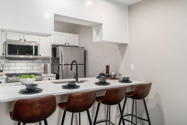 4644 Hobson Drive, 13D, Columbus, OH 43228