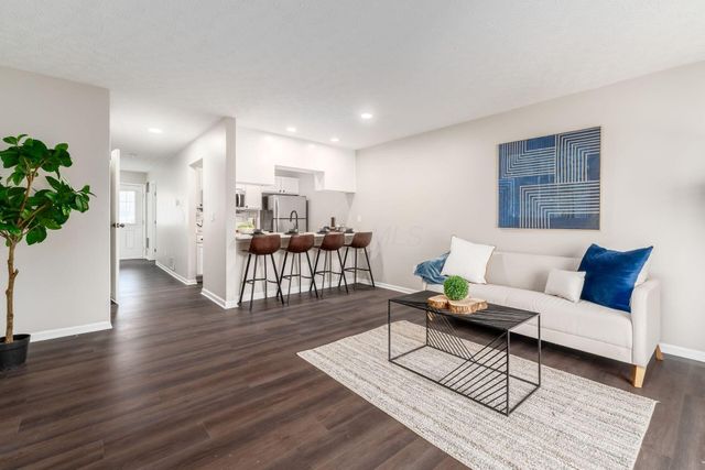 4644 Hobson Drive, 13D, Columbus, OH 43228