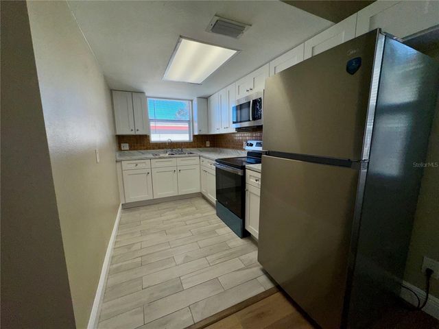 9805 N 46TH STREET, Tampa, FL 33617