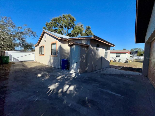 9805 N 46TH STREET, Tampa, FL 33617