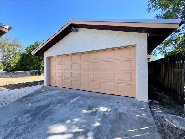 9805 N 46TH STREET, Tampa, FL 33617